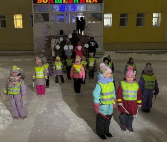 В рамках социальной акции «Засветись! Стань заметней на дороге!» автоинспекторы г. Лабытнанги провели познавательные занятия на базе детского сада «Волшебница»