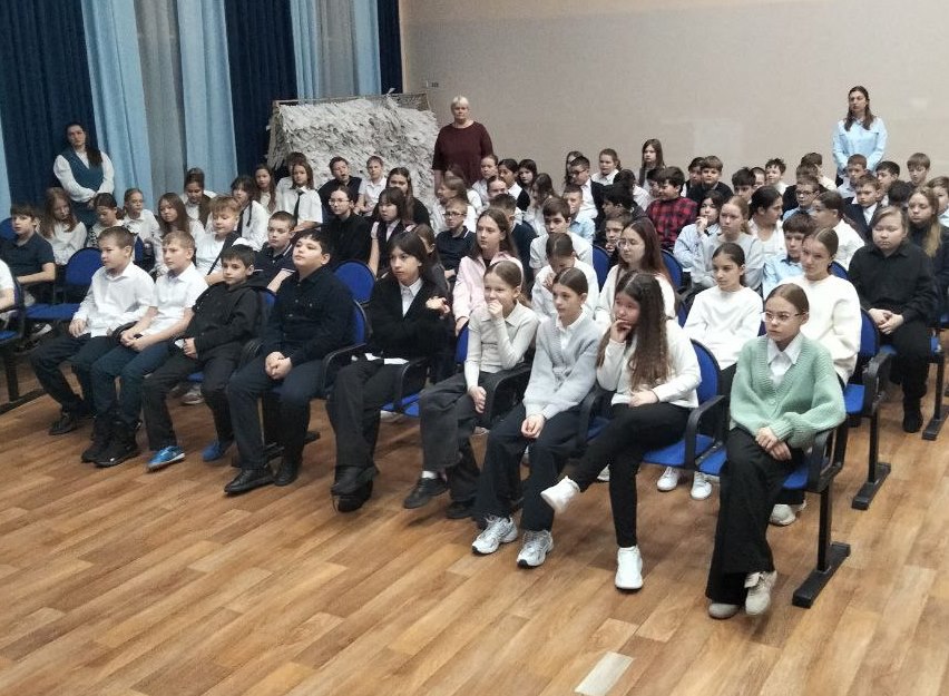 Пуровские автоинспекторы провели серию лекций по дорожной безопасности для учащихся школ Пуровские автоинспекторы провели серию лекций по дорожной безопасности для учащихся школ