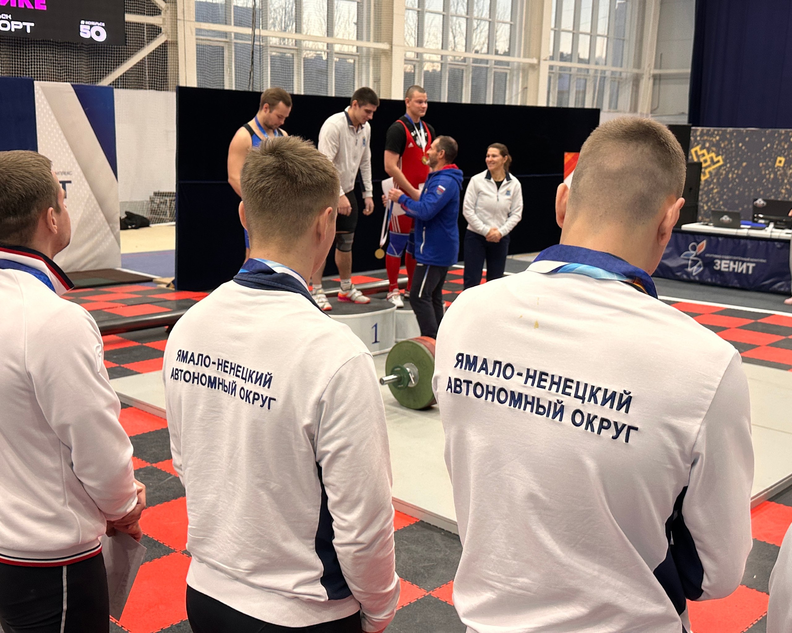 В Ноябрьске назвали победителей и призеров окружного чемпионата и первенства по тяжелой атлетике В Ноябрьске назвали победителей и призеров окружного чемпионата и первенства по тяжелой атлетике