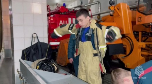 Испытание огнем и морозом: кадеты Ноябрьска провели день в пожарном карауле