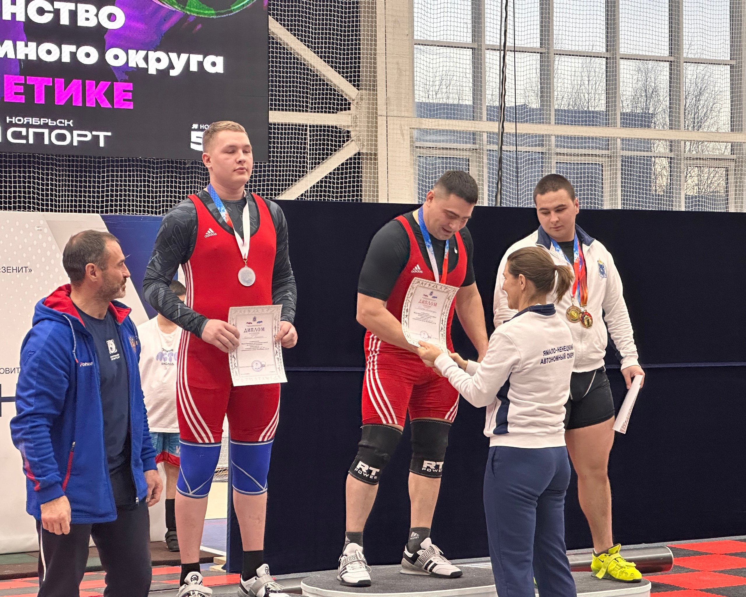 В Ноябрьске назвали победителей и призеров окружного чемпионата и первенства по тяжелой атлетике В Ноябрьске назвали победителей и призеров окружного чемпионата и первенства по тяжелой атлетике