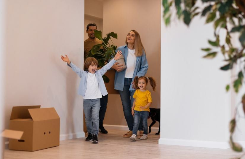 Долгожданное новоселье: благодаря региональным программам более двух тысяч семей округа переехали из авариек