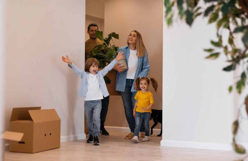 Долгожданное новоселье: благодаря региональным программам более двух тысяч семей округа переехали из авариек