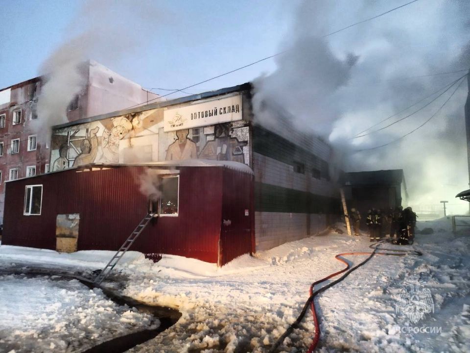 В результате пожара здание пекарни повреждено по всей площади - 482 квадратных метра