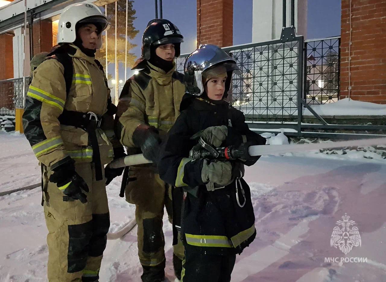 Ставьте свои нашим юным спасателям из Ноябрьска Ставьте свои нашим юным спасателям из Ноябрьска