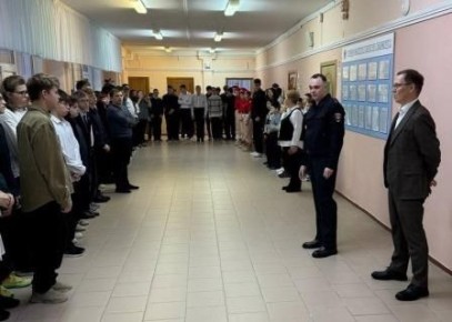 Госавтоинспекторы Ноябрьска проводят линейки безопасности