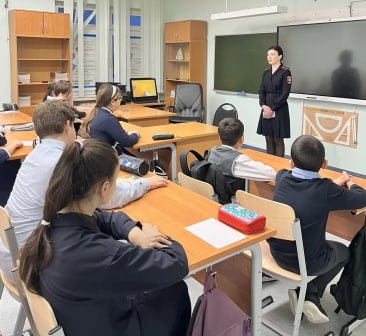 Ноябрьские автоинспекторы провели с учащимися беседы на тему «Безопасность на зимней дороге – наш приоритет» Ноябрьские автоинспекторы провели с учащимися беседы на тему «Безопасность на зимней дороге – наш приоритет»