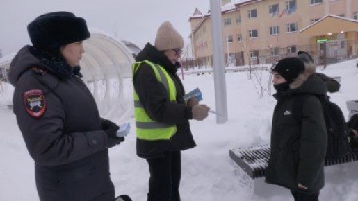 Автоинспекторы Муравлено провели профилактический патруль по безопасности дорожного движения на улицах города