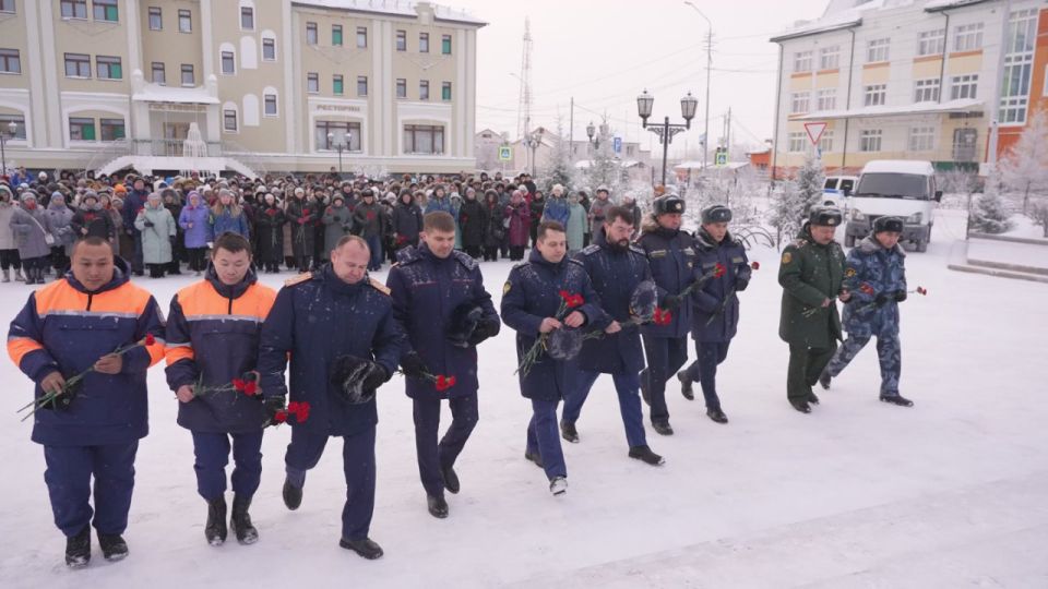 Работники прокуратуры Ямальского района почтили память Неизвестного солдата