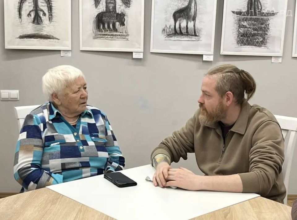 Старожилы Салехарда обсудили детали эскизов барельефов на площади Города трудовой доблести