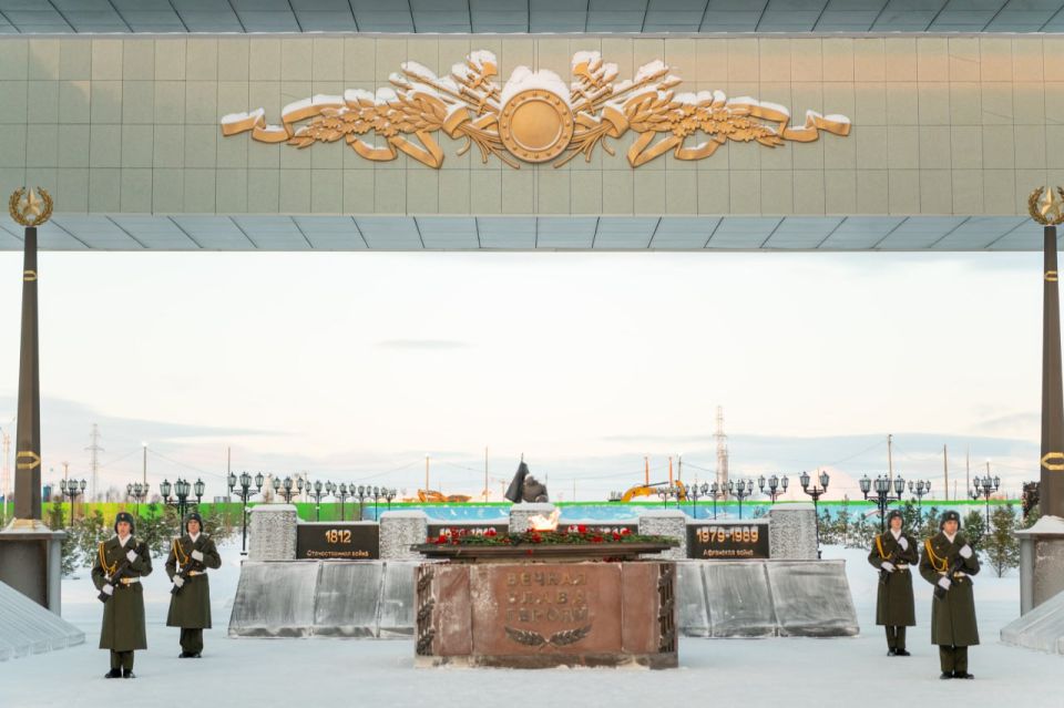 Алексей Титовский: В День Неизвестного Солдата Салехард принял Вахту Памяти поколений «Пост № 1». Это — возрождение традиции народной памяти, человеческой благодарности и настоящего патриотизма