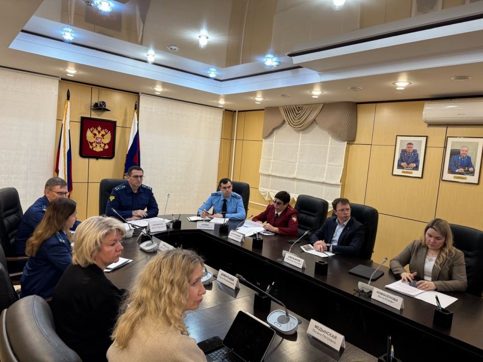 Прокуратурой автономного округа проведено рабочее совещание по вопросам рассмотрения обращений граждан и восстановления их нарушенных прав