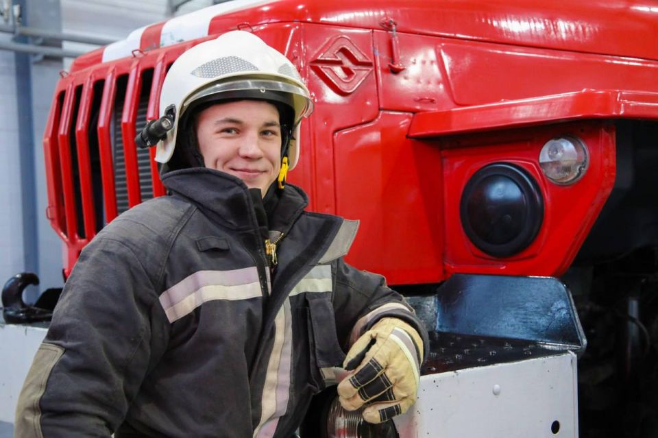 Дмитрий Артюхов: В Мужах новоселье отмечают сотрудники окружной противопожарной службы — построили для них новое, просторное здание с тёплым гаражом Дмитрий Артюхов: В Мужах новоселье отмечают сотрудники окружной противопожарной службы — построили для них новое, просторное здание с тёплым гаражом