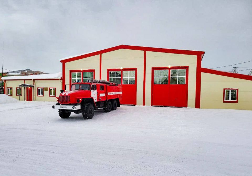 Дмитрий Артюхов: В Мужах новоселье отмечают сотрудники окружной противопожарной службы — построили для них новое, просторное здание с тёплым гаражом Дмитрий Артюхов: В Мужах новоселье отмечают сотрудники окружной противопожарной службы — построили для них новое, просторное здание с тёплым гаражом