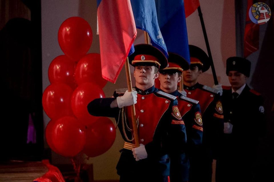 В пятой школе ряды Всероссийского военно-патриотического движения пополнили кадеты-казаки из 7 «К» класса и юнармейцы-пятиклассники