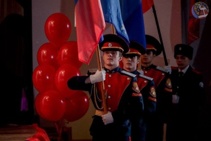 В пятой школе ряды Всероссийского военно-патриотического движения пополнили кадеты-казаки из 7 «К» класса и юнармейцы-пятиклассники