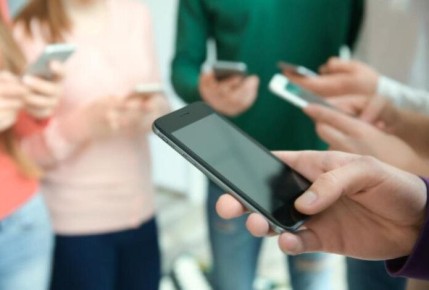 Как правильно заряжать смартфон, чтобы продлить жизнь батареи