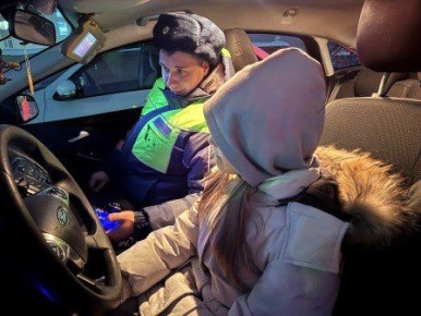 Юные инспекторы движения посетили салехардскую Госавтоинспекцию, где «изнутри» познакомились с работой полицейских