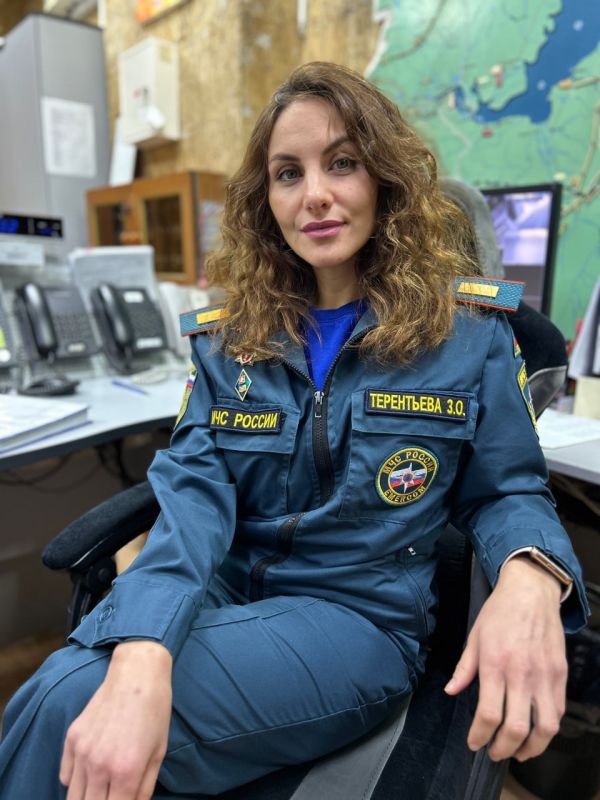 Радиотелефонистка Зарина Терентьева из МЧС Салехарда напоминает, что красота - это не только про внешность, но и свет души