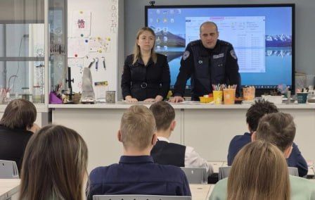 Надымские автоинспекторы провели профилактическую лекцию в формате «краш –курса» для учащихся