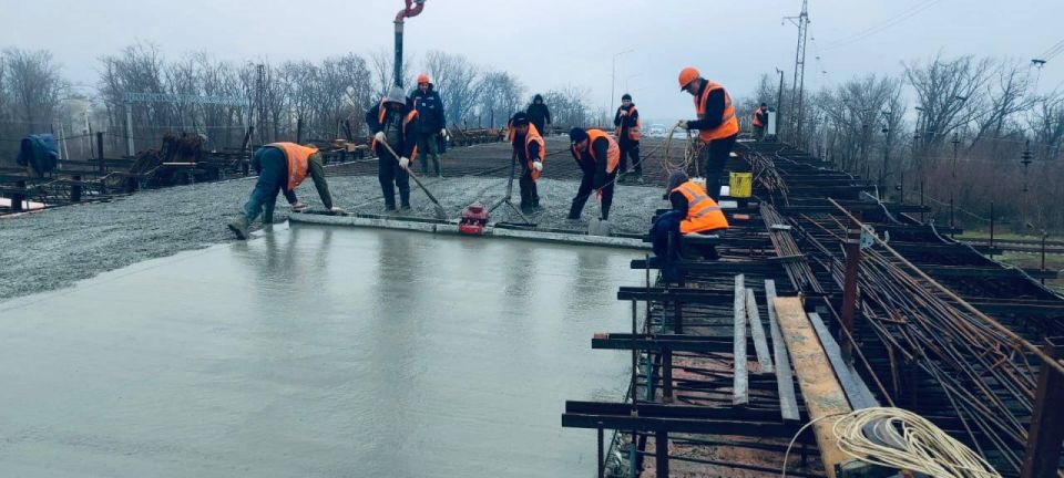 Путепровод в Волновахе готов на 85%