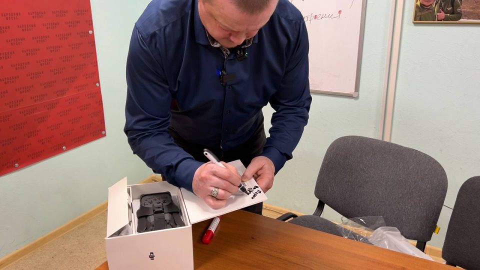 В Салехарде депутат Игорь Павлиский передал квадрокоптер бойцам СВО