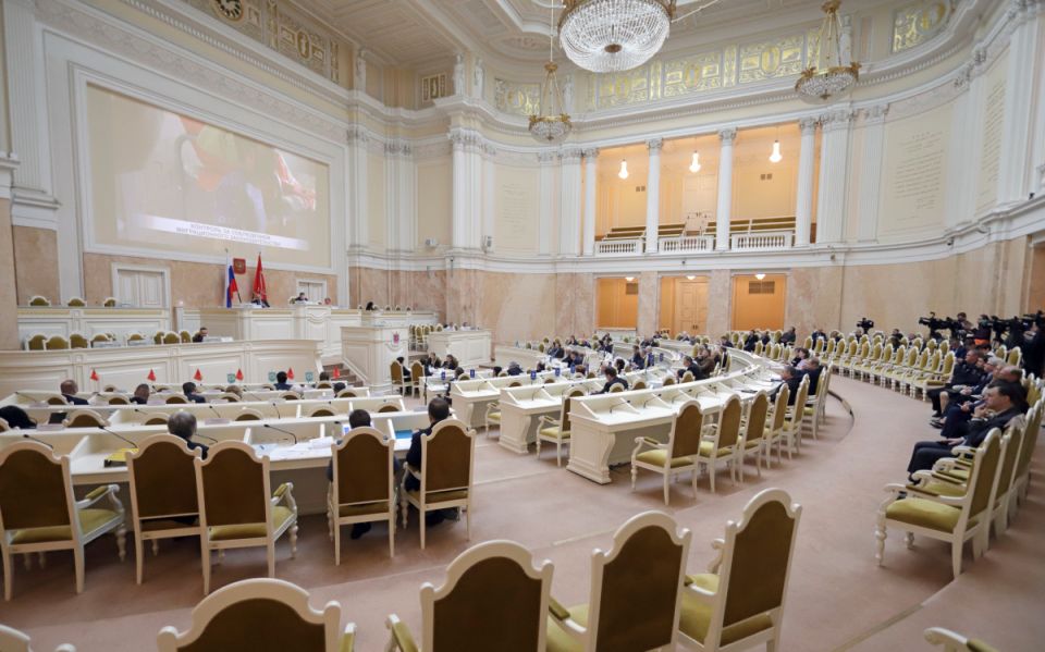 Депутаты ЗакСа Петербурга отвергли инициативу о свободе слова на заседаниях