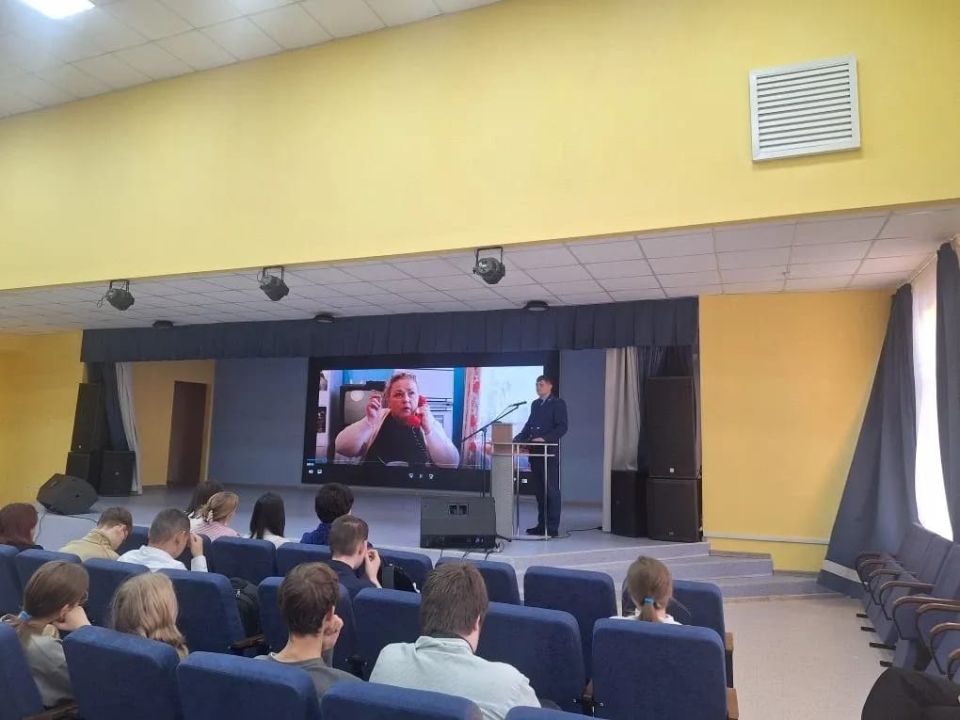 Прокуратурой Красноселькупского района проведена встреча с учащимися и педагогами МОУ «Красноселькупская средняя общеобразовательная школа «Радуга»