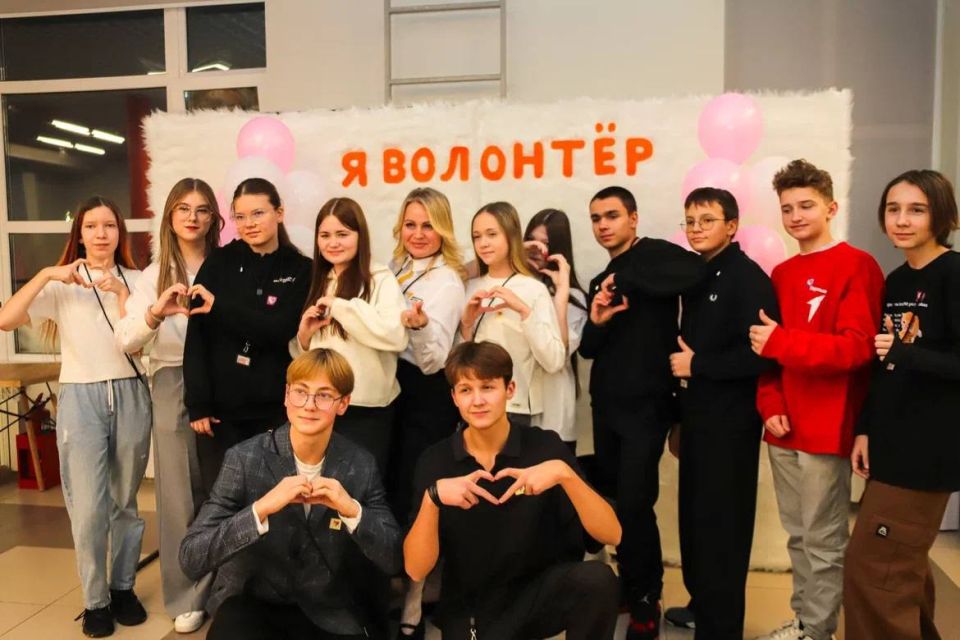 Сегодня в Салехардском центре молодёжи наградили волонтёров за их добрые сердца и проделанную работу