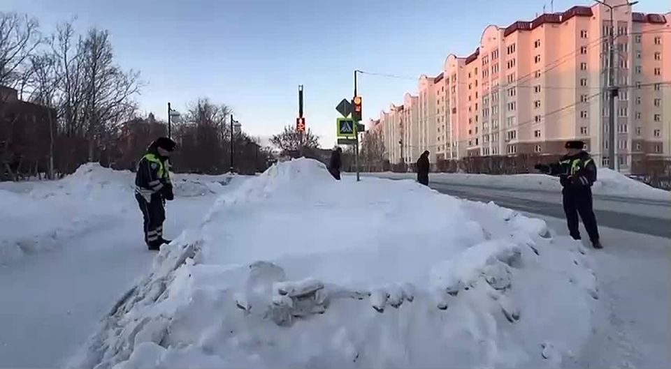 Сотрудники Госавтоинспекции нашли нарушения в уборке улиц и дорог в Салехарде