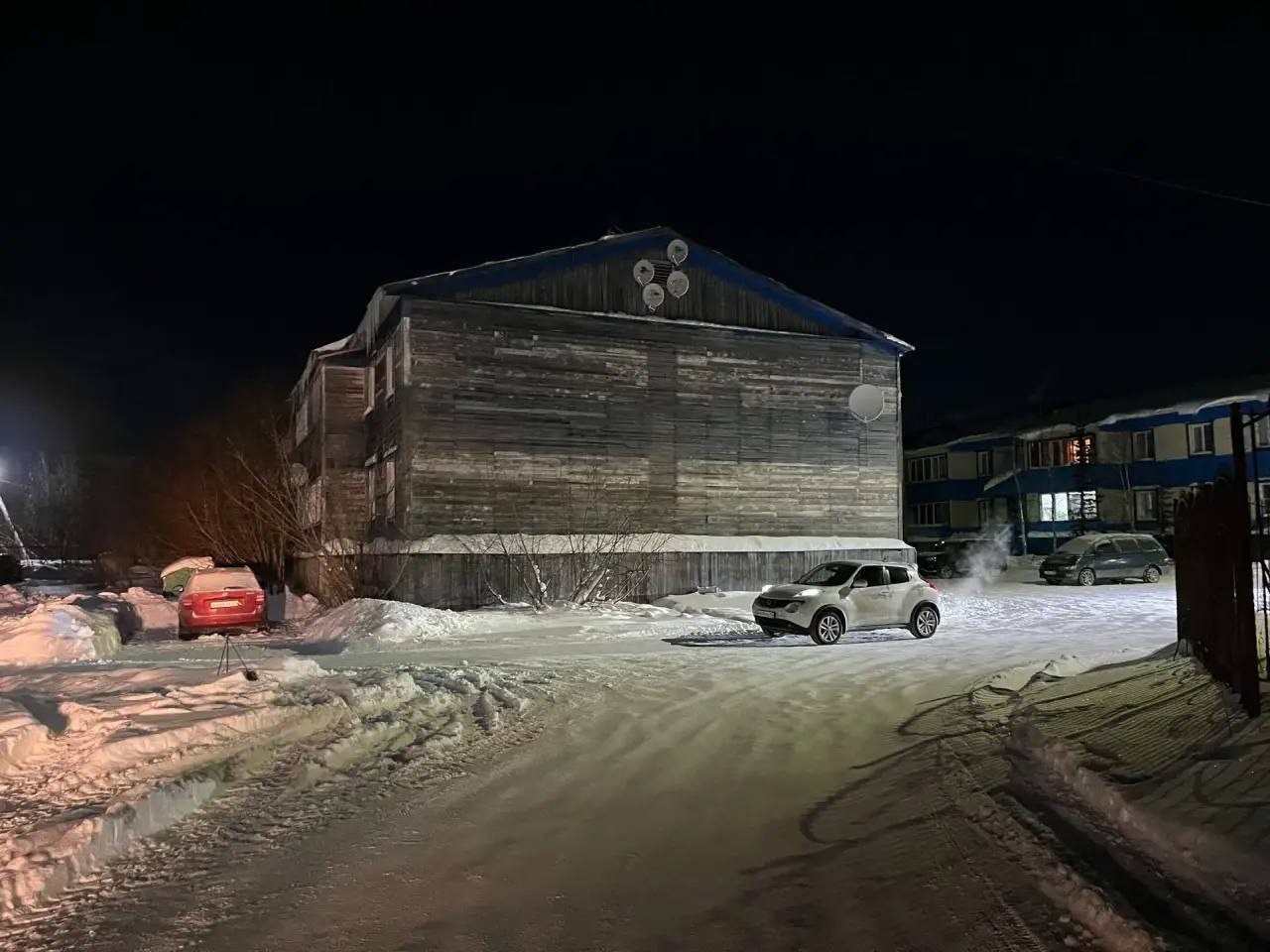 4 декабря около 2:30 ночи в районе д. №54, ул. Игарская, водитель, управляя автомобилем Nissan Juke, совершил наезд на пешехода, который находился на проезжей части
