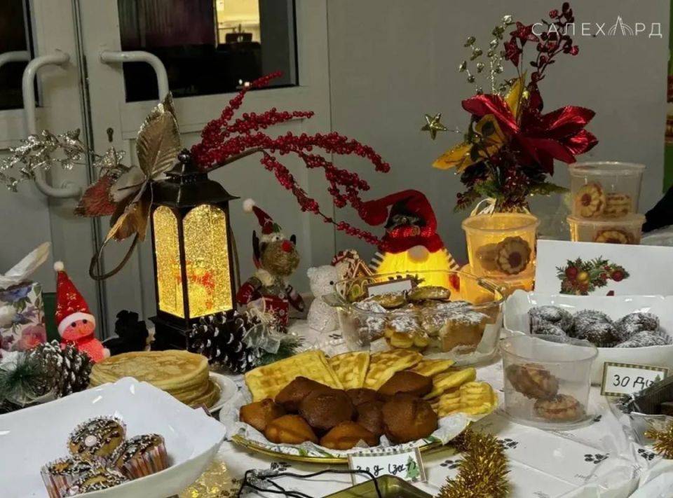 В школе №1 сегодня прошла большая благотворительная новогодняя ярмарка!