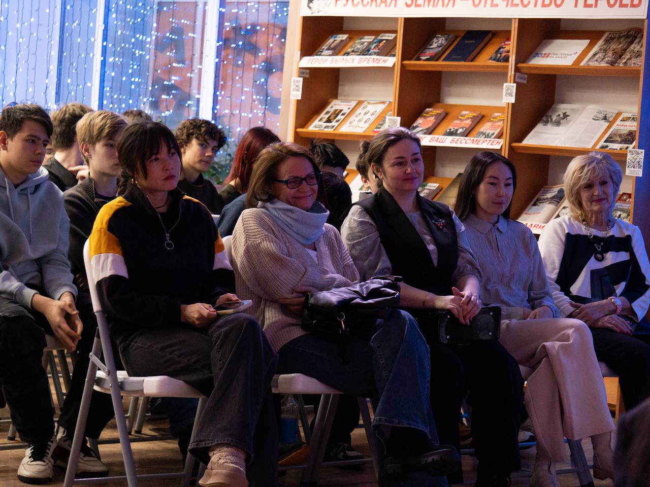 В Центральной библиотеке состоялась творческая встреча с писателем Макаром Окотэтто В Центральной библиотеке состоялась творческая встреча с писателем Макаром Окотэтто