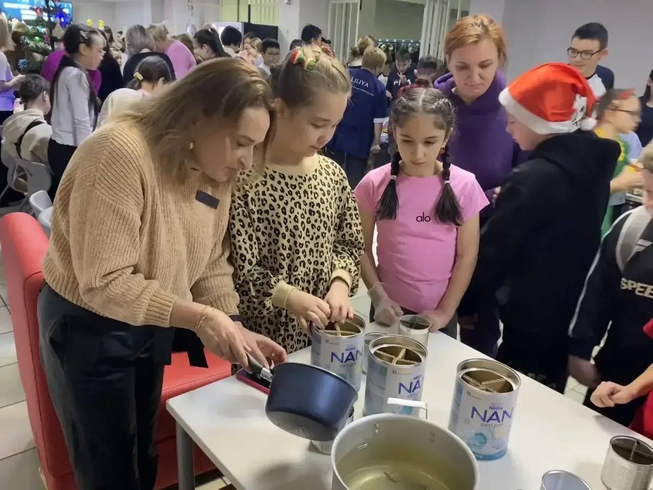 В школе №1 сегодня прошла большая благотворительная новогодняя ярмарка! В школе №1 сегодня прошла большая благотворительная новогодняя ярмарка!