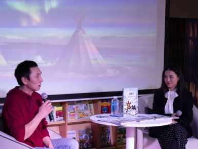 В Центральной библиотеке состоялась творческая встреча с писателем Макаром Окотэтто