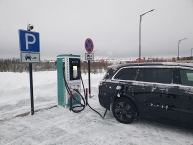 В Муравленко установили зарядку для электромобилей