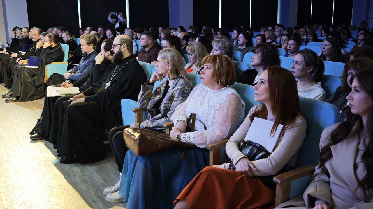 В Новом Уренгое проходят XV Епархиальные Рождественские образовательные чтения В Новом Уренгое проходят XV Епархиальные Рождественские образовательные чтения