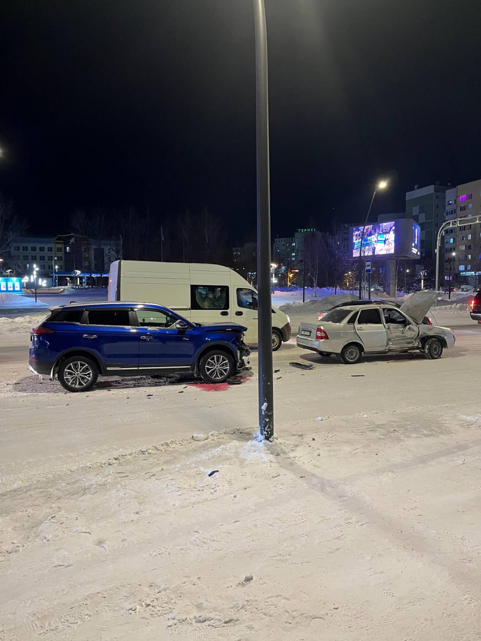 За прошедшие сутки на дорогах Ямало-Ненецкого автономного округа зарегистрировано 10 ДТП, в которых 1 травмирован, 1 человек погиб