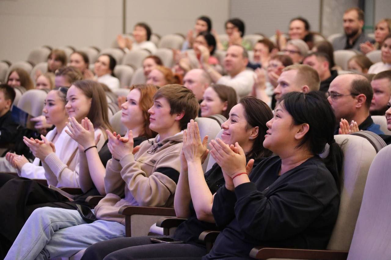 В Салехарде состоялась долгожданная премьера декабря — спектакль «СВОя история» В Салехарде состоялась долгожданная премьера декабря — спектакль «СВОя история»