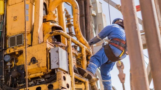 Минтруд хочет защитить подростков от опасных профессий