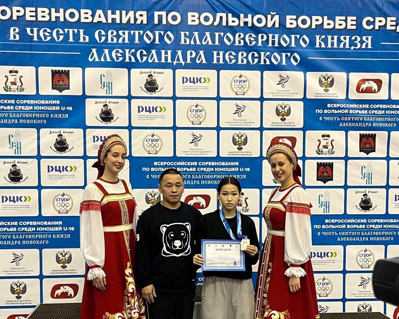 5 наград привезли на Ямал борцы со всероссийских соревнований 5 наград привезли на Ямал борцы со всероссийских соревнований
