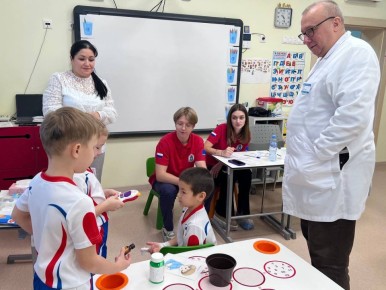 В Губкинском на базе детского сада «Светлячок» прошел первый в городе конкурс «Безопасное колесико»
