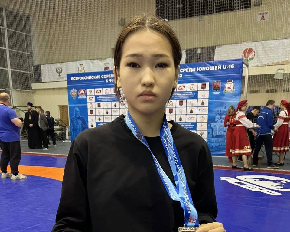 5 наград привезли на Ямал борцы со всероссийских соревнований 5 наград привезли на Ямал борцы со всероссийских соревнований