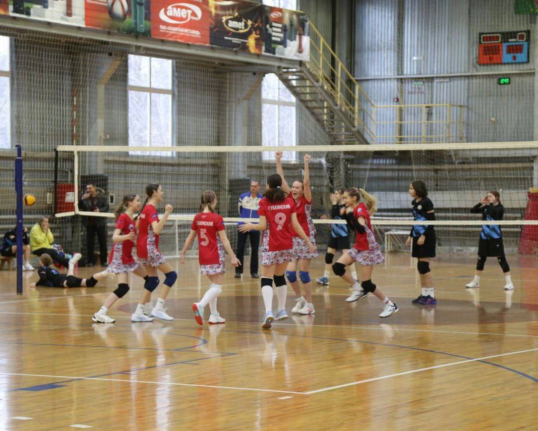 Волейболистки Губкинского завоевали серебро на открытом турнире в Челябинской области