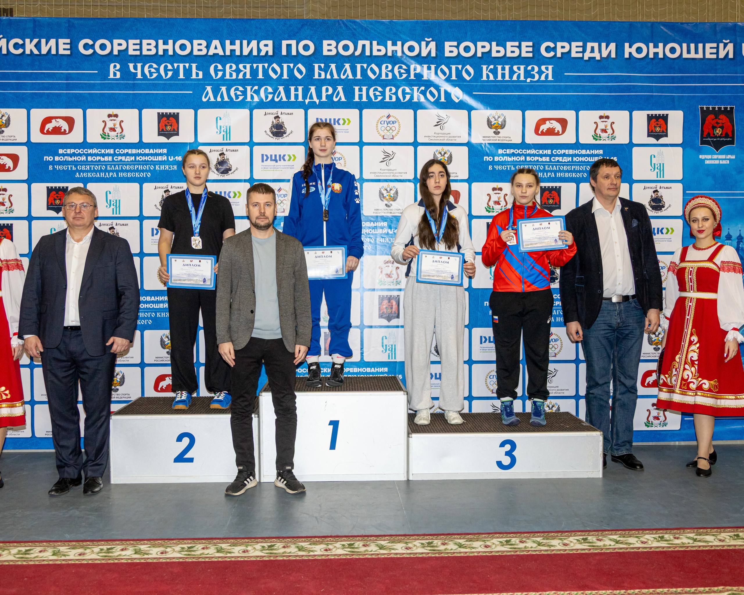 5 наград привезли на Ямал борцы со всероссийских соревнований 5 наград привезли на Ямал борцы со всероссийских соревнований