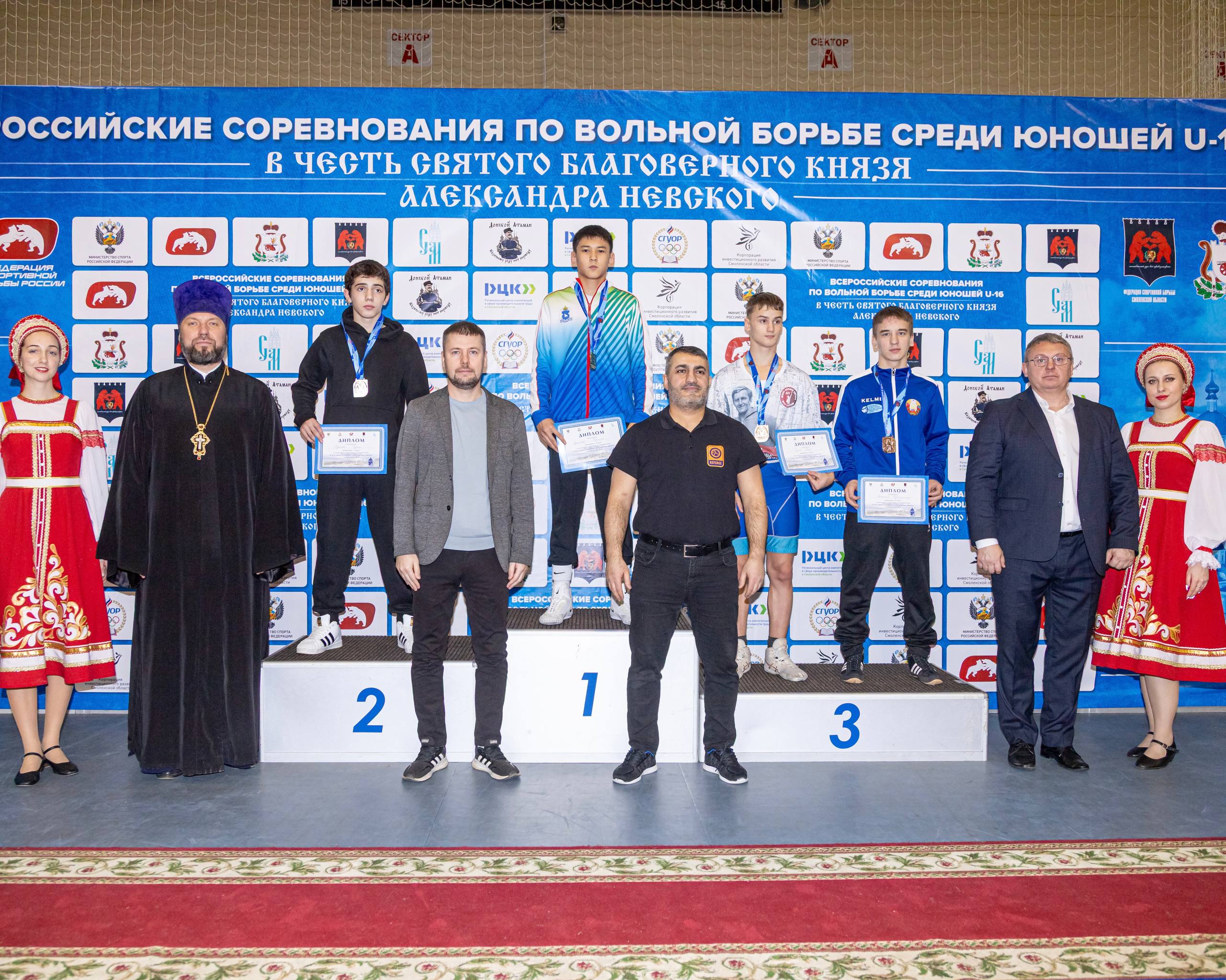 5 наград привезли на Ямал борцы со всероссийских соревнований 5 наград привезли на Ямал борцы со всероссийских соревнований