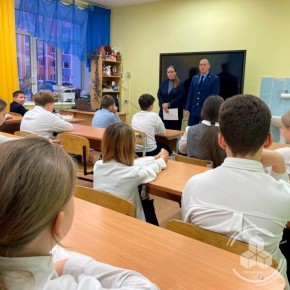 Учащимся пятой школы рассказали почему в России закрыли популярную игровую платформу «Роблокс»