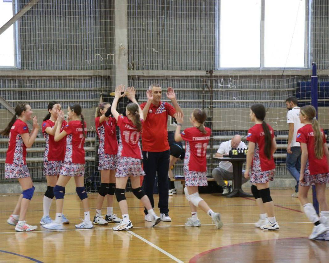 Волейболистки Губкинского завоевали серебро на открытом турнире в Челябинской области Волейболистки Губкинского завоевали серебро на открытом турнире в Челябинской области