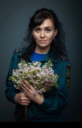 Старший психолог Главного управления МЧС России по ЯНАО Дарья Кладий обладает уникальной способностью понимать и поддерживать людей в трудные моменты, помогая справляться с эмоциональными нагрузками