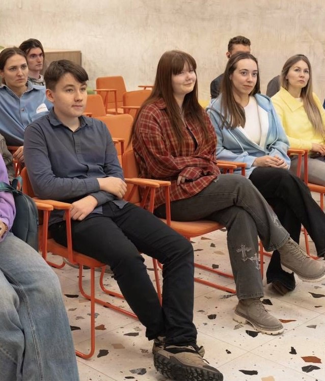 В Новом Уренгое сотрудники Госавтоинспекции провели беседу в Арт-резиденции «Сова» на тему «Понял. Принял. Осознал» В Новом Уренгое сотрудники Госавтоинспекции провели беседу в Арт-резиденции «Сова» на тему «Понял. Принял. Осознал»